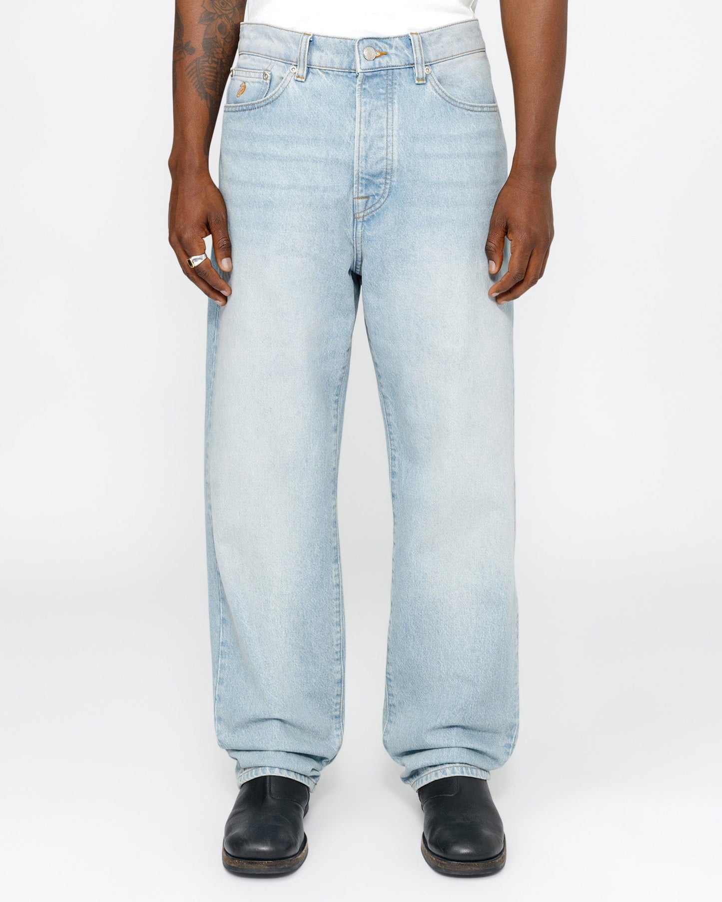 NOUVEAU JEAN CLASSIQUE EN DENIM