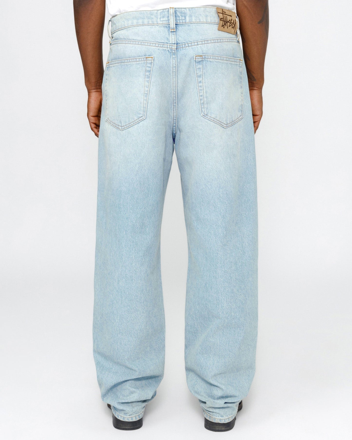 NOUVEAU JEAN EN DENIM CLASSIQUE
