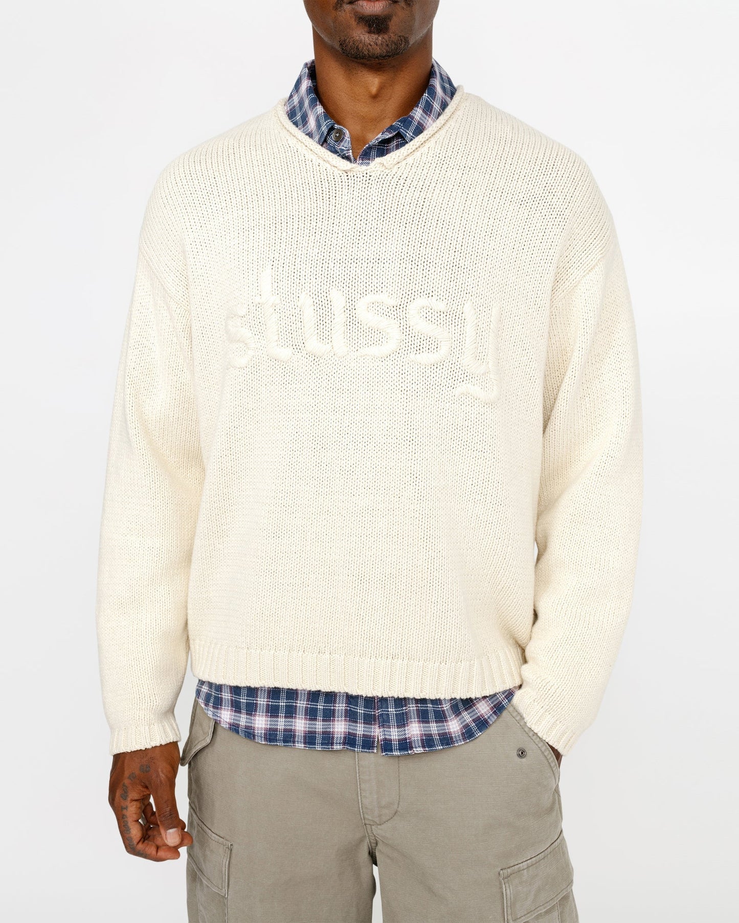 PULL À LOGO BRODÉ ET COL EN V